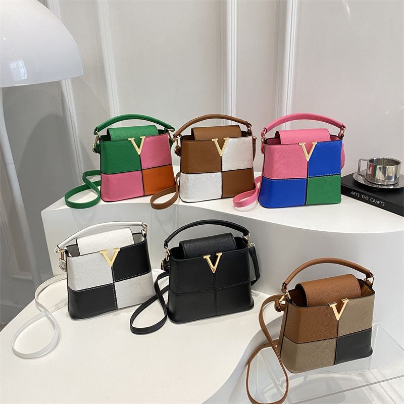 Chic V-Logo Mini Totes Bags Lu - огляд і ціна Luxury Bags No Logo