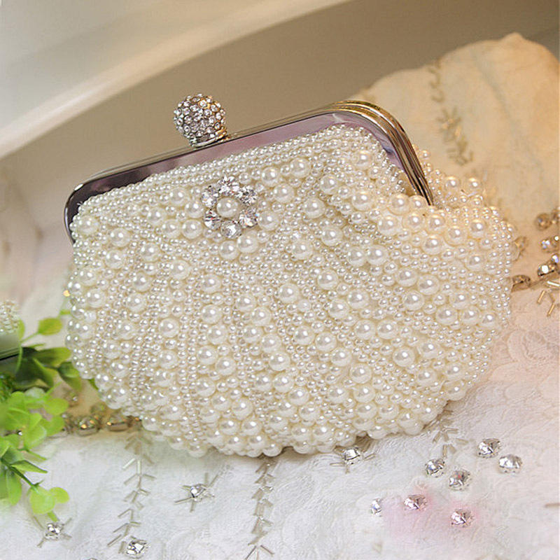 Luxury Scalloped Pearl Clutch  - огляд і ціна Luxury Bags Direct