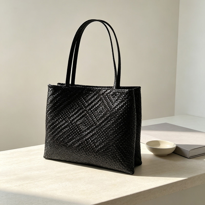 Mendy Genuine Leather Woven Pi - огляд і ціна Luxury Bags Office