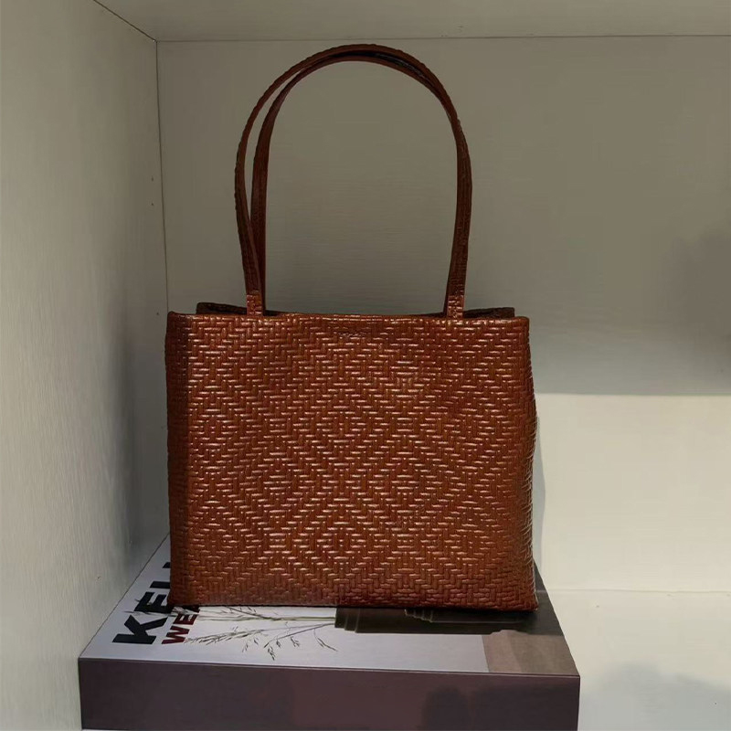 Mendy Genuine Leather Woven Pi - огляд і ціна Luxury Bags Office