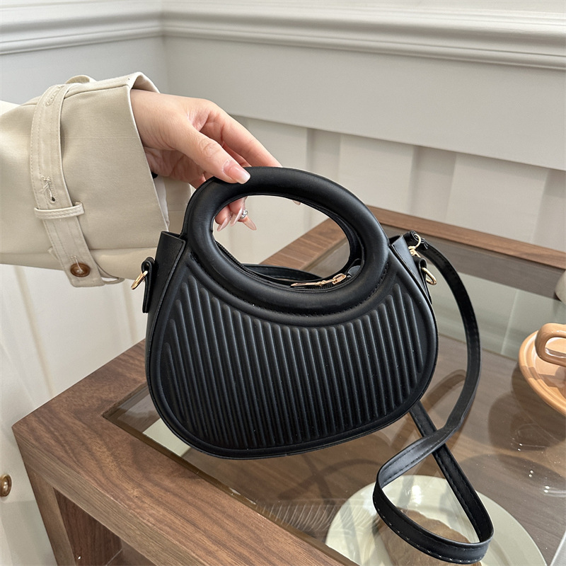 Chic Black Crescent Handbag, M - огляд і ціна Luxury Bags Without Logo