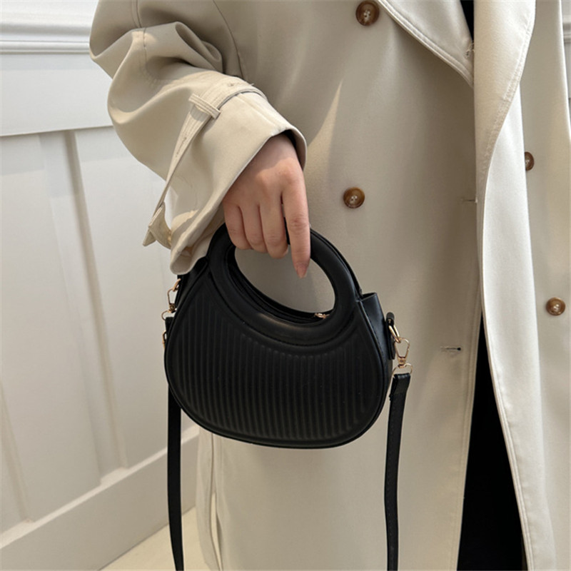 Chic Black Crescent Handbag, M - огляд і ціна Luxury Bags Without Logo