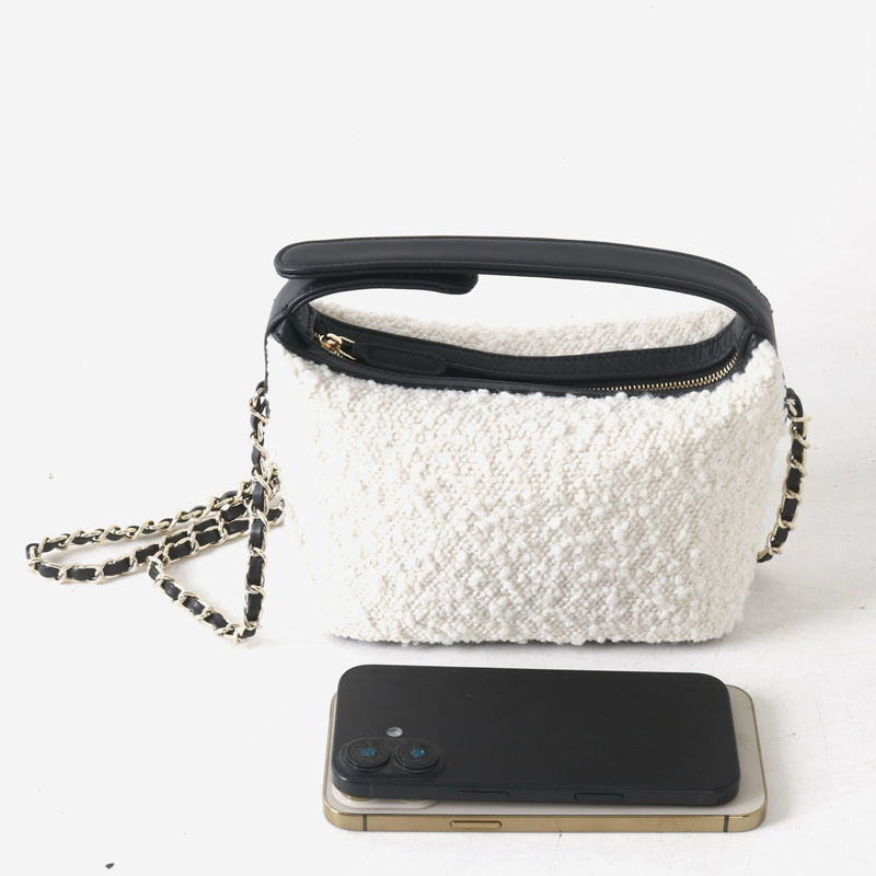 Leather Classic Mini Hobos Bag - огляд і ціна Luxury Bags Of 2026