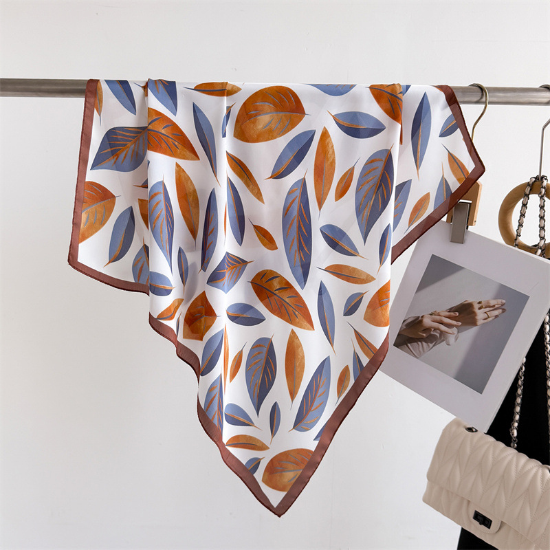 Luxury Brand Print 70cm Square - огляд і ціна Luxury Bags Mini