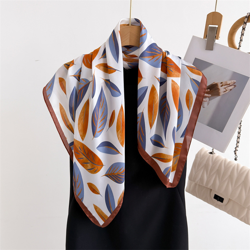 Luxury Brand Print 70cm Square - огляд і ціна Luxury Bags Mini