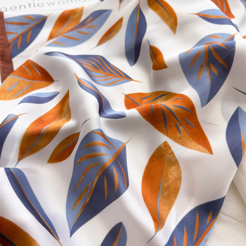 Luxury Brand Print 70cm Square - огляд і ціна Luxury Bags Mini