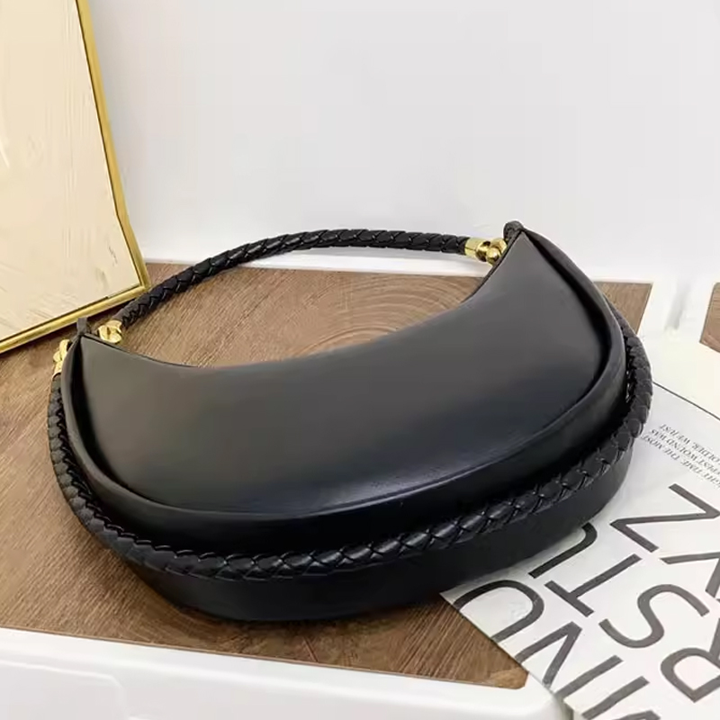 Classic Round Moon Slim Bags F - огляд і ціна Luxury Bags Of 2026